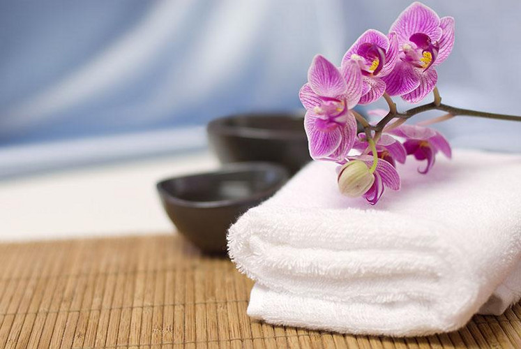 aco-inspiration-salle-de-bain-zen-serviettes-orchidees